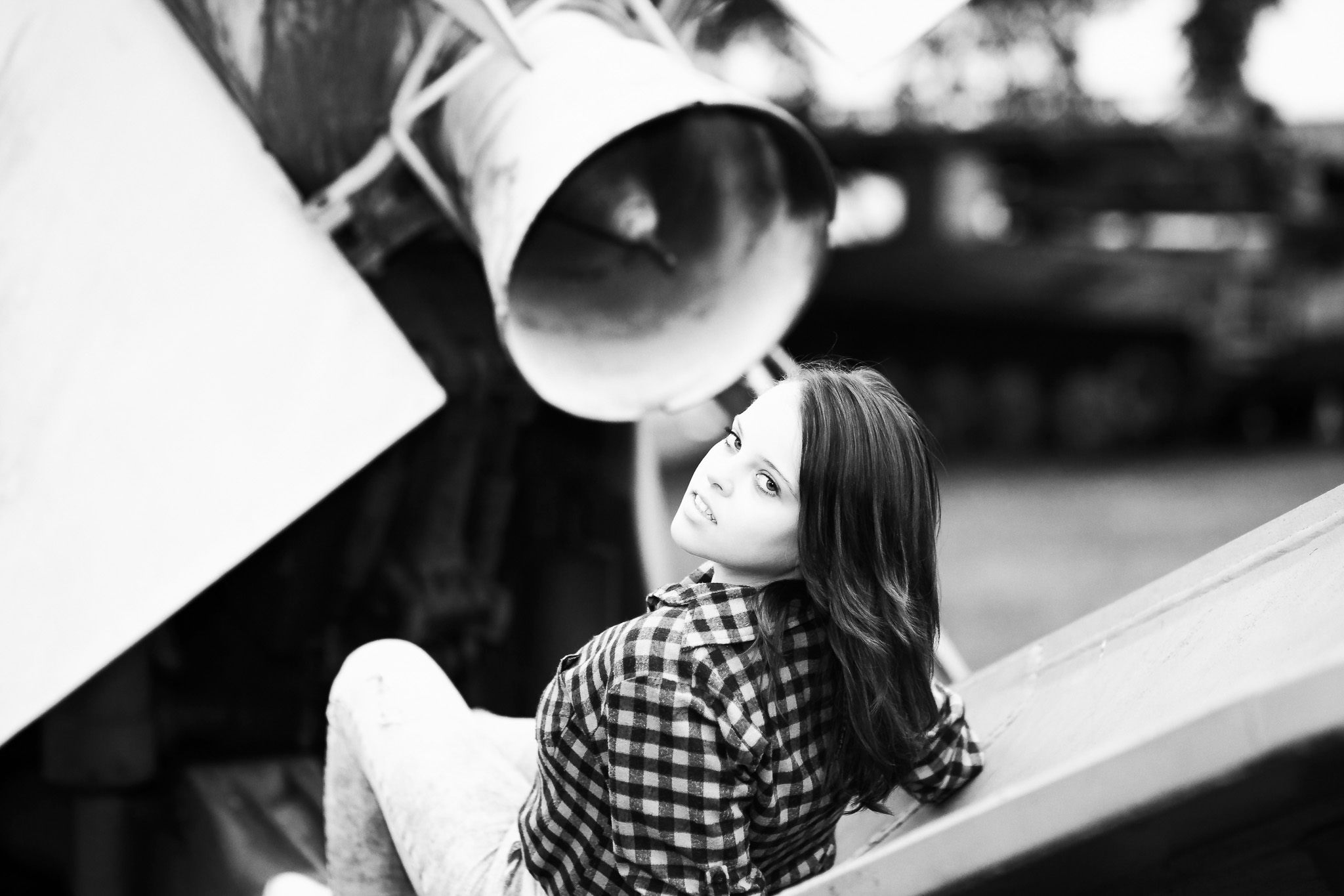 Portret dziewczyny - modelki Natalii - w czerni i bieli wykonany w Muzeum Orła Białego w Skarżysku Kamiennej