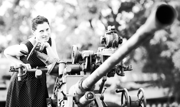 Marta - portretowa sesja zdjęciowa w czerni i bieli w Muzeum Orła Białego w Skarżysku Kamiennej