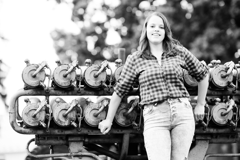 Natalia - portretowa sesja zdjęciowa w czerni i bieli w Muzeum Orła Białego w Skarżysku Kamiennej