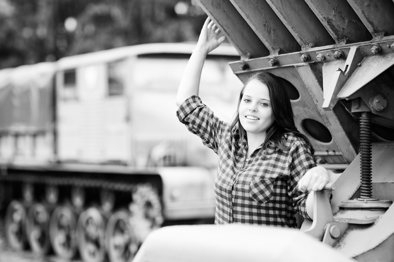 Natalia - portretowa sesja zdjęciowa w czerni i bieli w Muzeum Orła Białego w Skarżysku Kamiennej