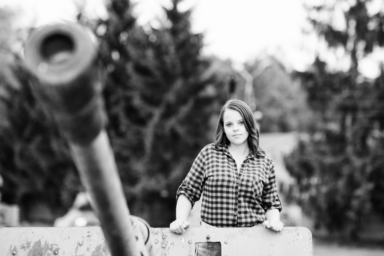 Natalia - portretowa sesja zdjęciowa w czerni i bieli w Muzeum Orła Białego w Skarżysku Kamiennej