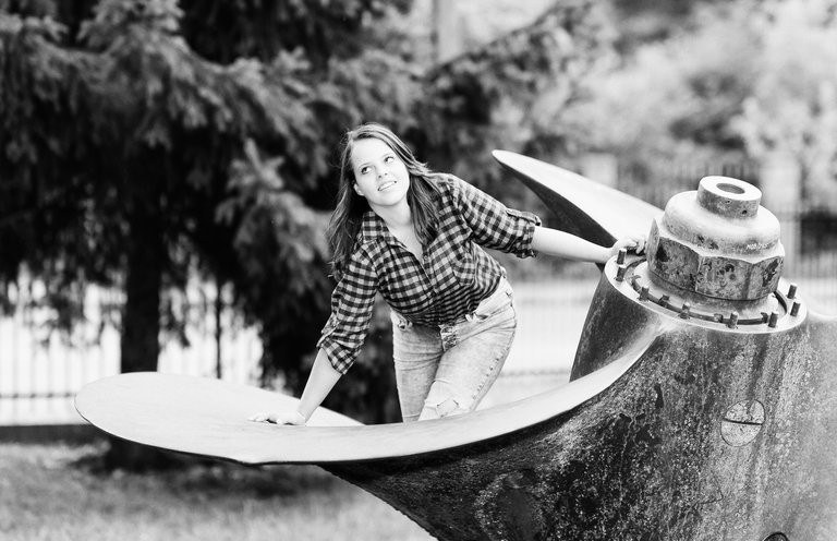 Natalia - portretowa sesja zdjęciowa w czerni i bieli w Muzeum Orła Białego w Skarżysku Kamiennej