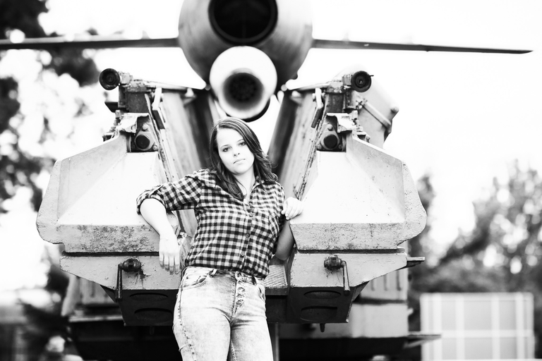 Natalia - portretowa sesja zdjęciowa w czerni i bieli w Muzeum Orła Białego w Skarżysku Kamiennej