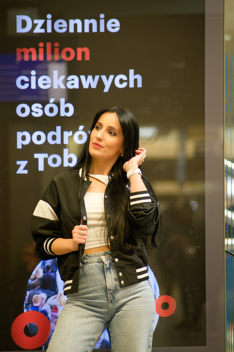 Portretowa sesja zdjęciowa Magdy w Krakowie na Dworcu Głównym.