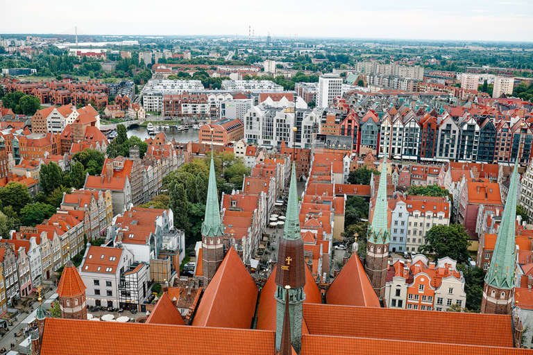 Widok z lotu ptaka na stare miasto w Gdańsku