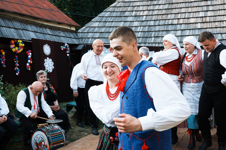 Wesele w Zagrodzie Czernikiewiczów – tradycja, muzyka i ludzie tworzący żywy obraz dawnych zwyczajów - fotoreportaż