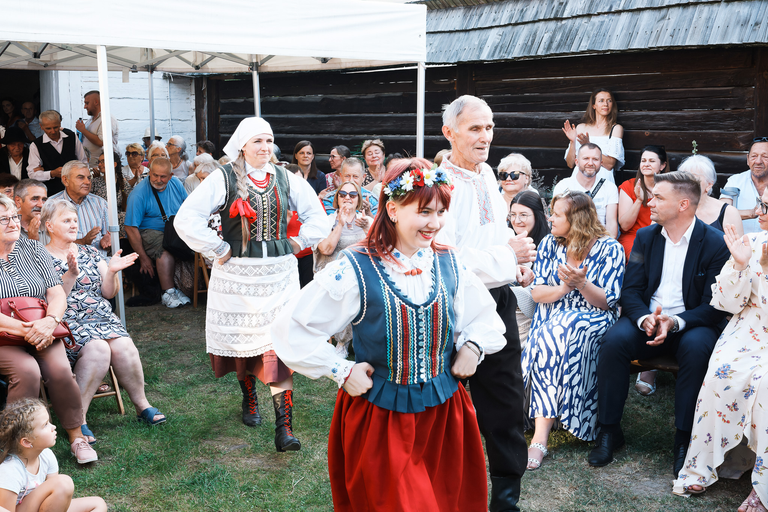 Wesele w Zagrodzie Czernikiewiczów – tradycja, muzyka i ludzie tworzący żywy obraz dawnych zwyczajów - fotoreportaż