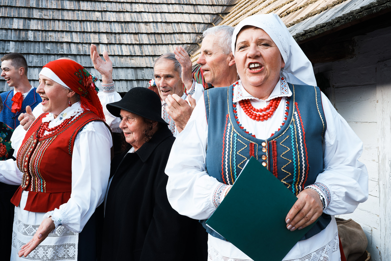 Wesele w Zagrodzie Czernikiewiczów – tradycja, muzyka i ludzie tworzący żywy obraz dawnych zwyczajów - fotoreportaż