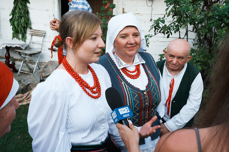 Wesele w Zagrodzie Czernikiewiczów – tradycja, muzyka i ludzie tworzący żywy obraz dawnych zwyczajów - fotoreportaż