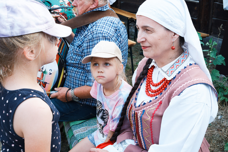 Wesele w Zagrodzie Czernikiewiczów – tradycja, muzyka i ludzie tworzący żywy obraz dawnych zwyczajów - fotoreportaż
