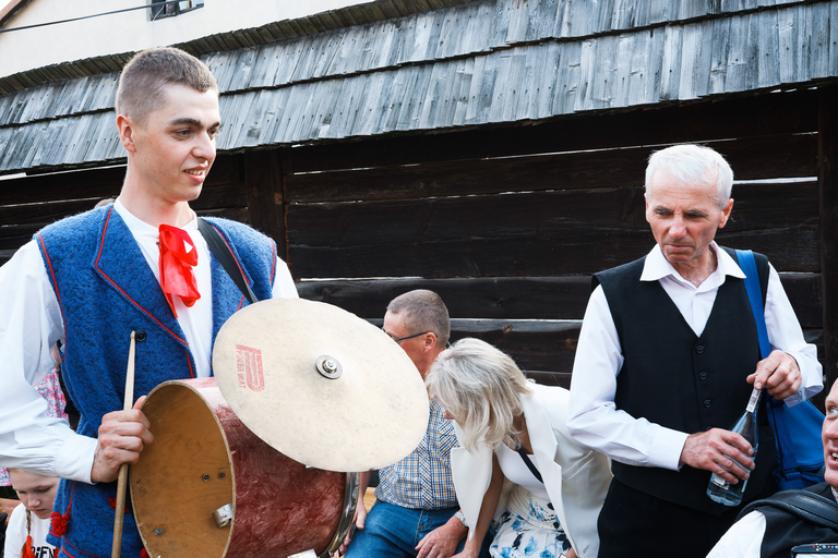 Wesele w Zagrodzie Czernikiewiczów – tradycja, muzyka i ludzie tworzący żywy obraz dawnych zwyczajów - fotoreportaż