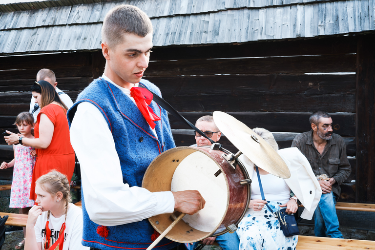 Wesele w Zagrodzie Czernikiewiczów – tradycja, muzyka i ludzie tworzący żywy obraz dawnych zwyczajów - fotoreportaż