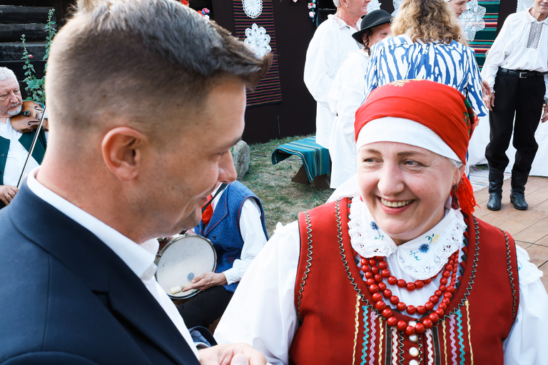 Wesele w Zagrodzie Czernikiewiczów – tradycja, muzyka i ludzie tworzący żywy obraz dawnych zwyczajów - fotoreportaż