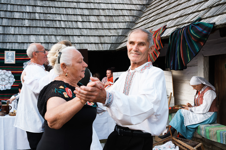 Wesele w Zagrodzie Czernikiewiczów – tradycja, muzyka i ludzie tworzący żywy obraz dawnych zwyczajów - fotoreportaż