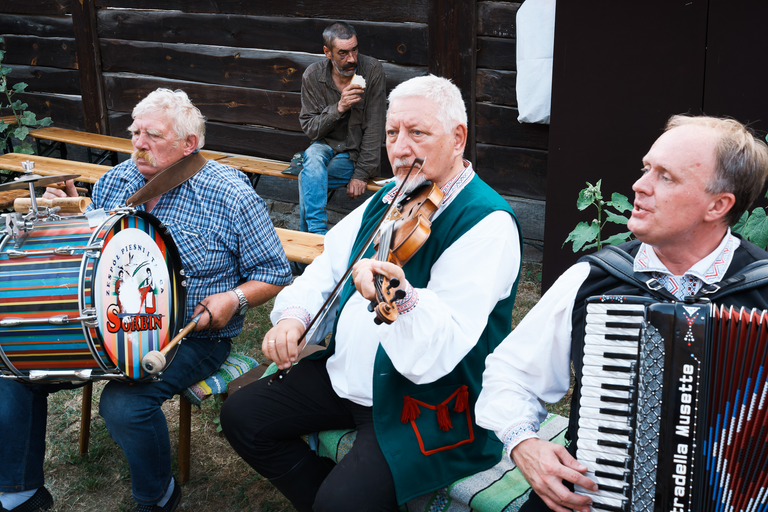 Wesele w Zagrodzie Czernikiewiczów – tradycja, muzyka i ludzie tworzący żywy obraz dawnych zwyczajów - fotoreportaż