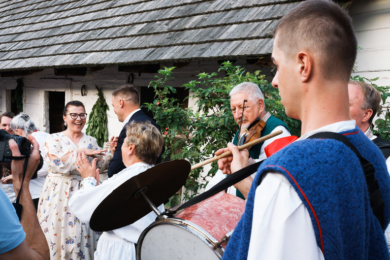 Wesele w Zagrodzie Czernikiewiczów – tradycja, muzyka i ludzie tworzący żywy obraz dawnych zwyczajów - fotoreportaż