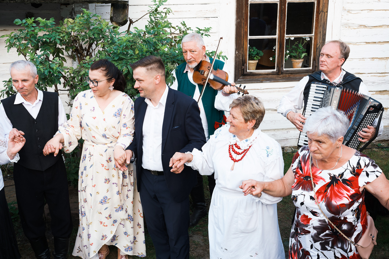 Wesele w Zagrodzie Czernikiewiczów – tradycja, muzyka i ludzie tworzący żywy obraz dawnych zwyczajów - fotoreportaż
