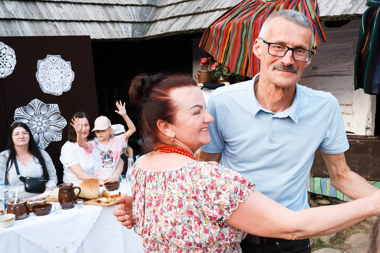 Wesele w Zagrodzie Czernikiewiczów – tradycja, muzyka i ludzie tworzący żywy obraz dawnych zwyczajów - fotoreportaż