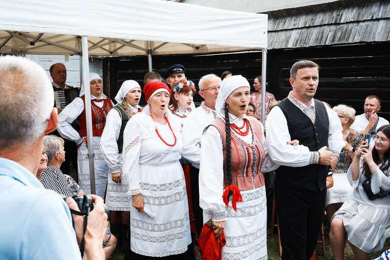 Wesele w Zagrodzie Czernikiewiczów – tradycja, muzyka i ludzie tworzący żywy obraz dawnych zwyczajów - fotoreportaż