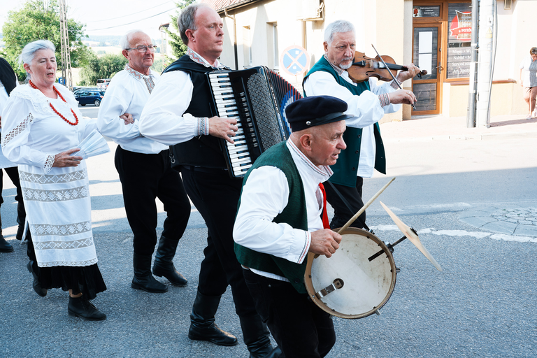 Wesele w Zagrodzie Czernikiewiczów – tradycja, muzyka i ludzie tworzący żywy obraz dawnych zwyczajów - fotoreportaż
