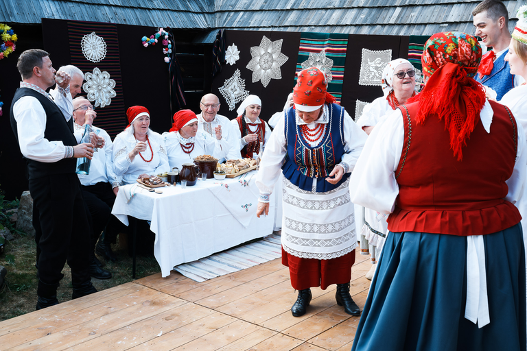 Wesele w Zagrodzie Czernikiewiczów – tradycja, muzyka i ludzie tworzący żywy obraz dawnych zwyczajów - fotoreportaż