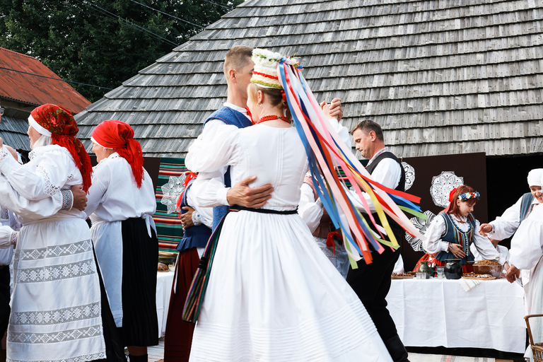 Wesele w Zagrodzie Czernikiewiczów – tradycja, muzyka i ludzie tworzący żywy obraz dawnych zwyczajów - fotoreportaż