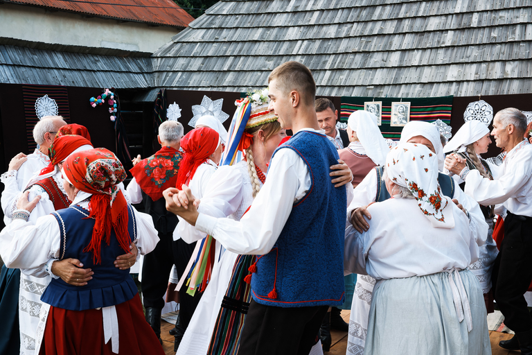 Wesele w Zagrodzie Czernikiewiczów – tradycja, muzyka i ludzie tworzący żywy obraz dawnych zwyczajów - fotoreportaż