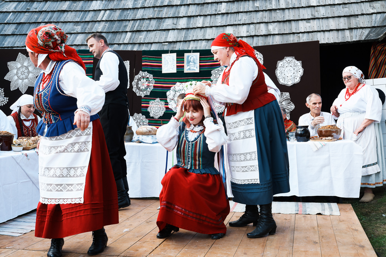 Wesele w Zagrodzie Czernikiewiczów – tradycja, muzyka i ludzie tworzący żywy obraz dawnych zwyczajów - fotoreportaż