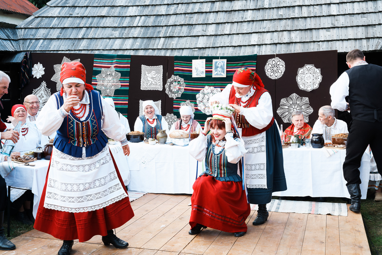 Wesele w Zagrodzie Czernikiewiczów – tradycja, muzyka i ludzie tworzący żywy obraz dawnych zwyczajów - fotoreportaż