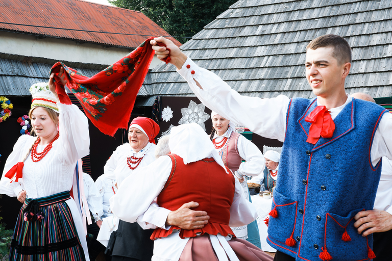Wesele w Zagrodzie Czernikiewiczów – tradycja, muzyka i ludzie tworzący żywy obraz dawnych zwyczajów - fotoreportaż