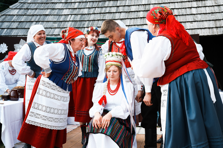 Wesele w Zagrodzie Czernikiewiczów – tradycja, muzyka i ludzie tworzący żywy obraz dawnych zwyczajów - fotoreportaż