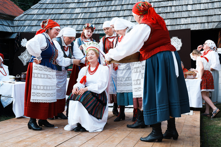 Wesele w Zagrodzie Czernikiewiczów – tradycja, muzyka i ludzie tworzący żywy obraz dawnych zwyczajów - fotoreportaż