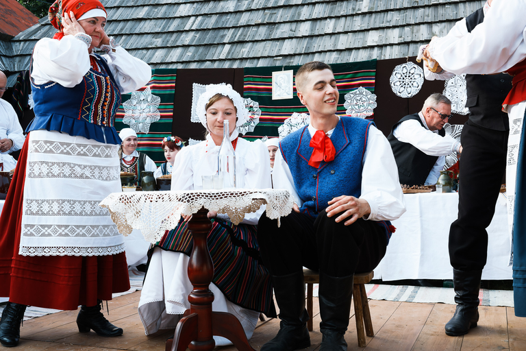 Wesele w Zagrodzie Czernikiewiczów – tradycja, muzyka i ludzie tworzący żywy obraz dawnych zwyczajów - fotoreportaż