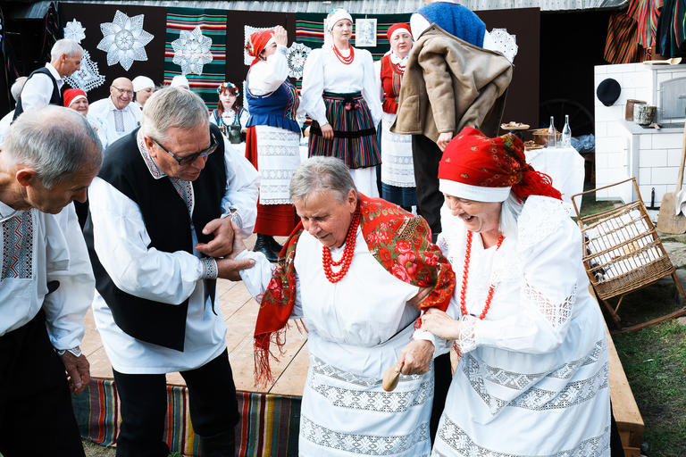 Wesele w Zagrodzie Czernikiewiczów – tradycja, muzyka i ludzie tworzący żywy obraz dawnych zwyczajów - fotoreportaż