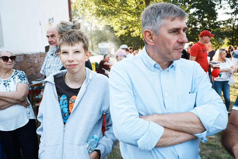Parafialny Festyn Rodzinny w Suchedniowie – radość, wspólnota i zabawa mieszkańców w doskonałej atmosferze.