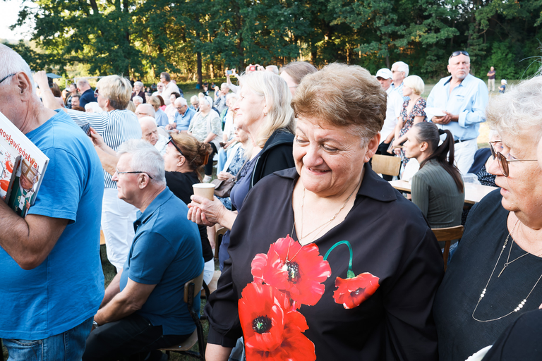 Parafialny Festyn Rodzinny w Suchedniowie – radość, wspólnota i zabawa mieszkańców w doskonałej atmosferze.