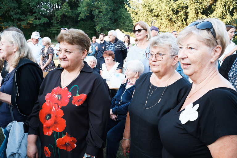 Parafialny Festyn Rodzinny w Suchedniowie – radość, wspólnota i zabawa mieszkańców w doskonałej atmosferze.