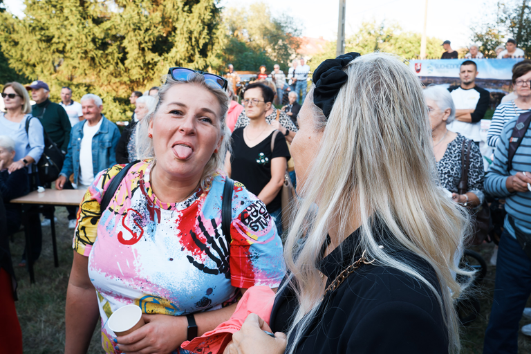Parafialny Festyn Rodzinny w Suchedniowie – radość, wspólnota i zabawa mieszkańców w doskonałej atmosferze.