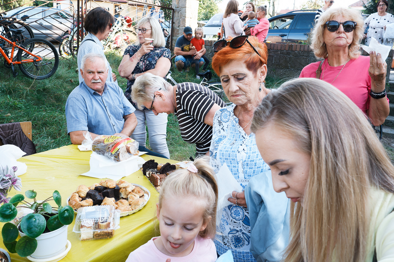 Parafialny Festyn Rodzinny w Suchedniowie – radość, wspólnota i zabawa mieszkańców w doskonałej atmosferze.