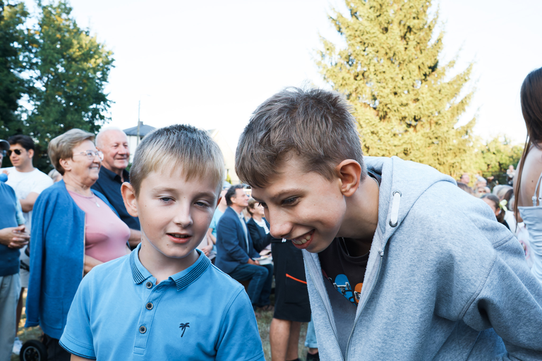 Parafialny Festyn Rodzinny w Suchedniowie – radość, wspólnota i zabawa mieszkańców w doskonałej atmosferze.
