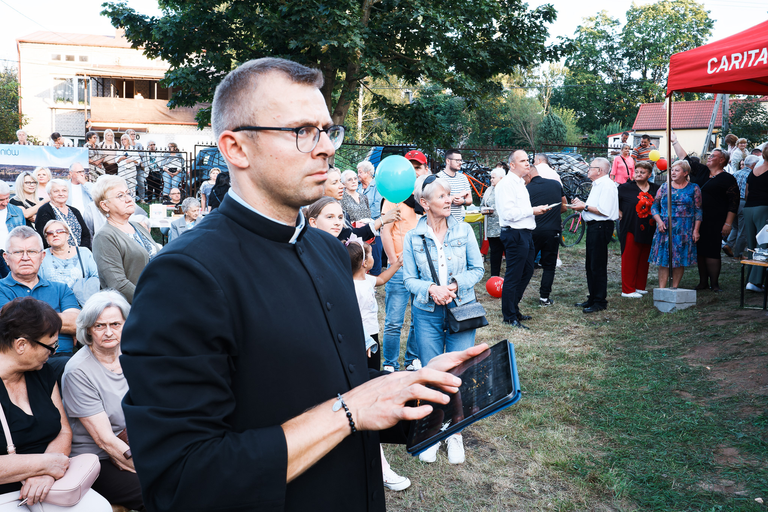 Parafialny Festyn Rodzinny w Suchedniowie – radość, wspólnota i zabawa mieszkańców w doskonałej atmosferze.