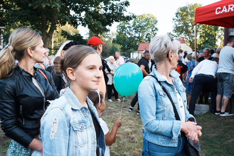 Parafialny Festyn Rodzinny w Suchedniowie – radość, wspólnota i zabawa mieszkańców w doskonałej atmosferze.