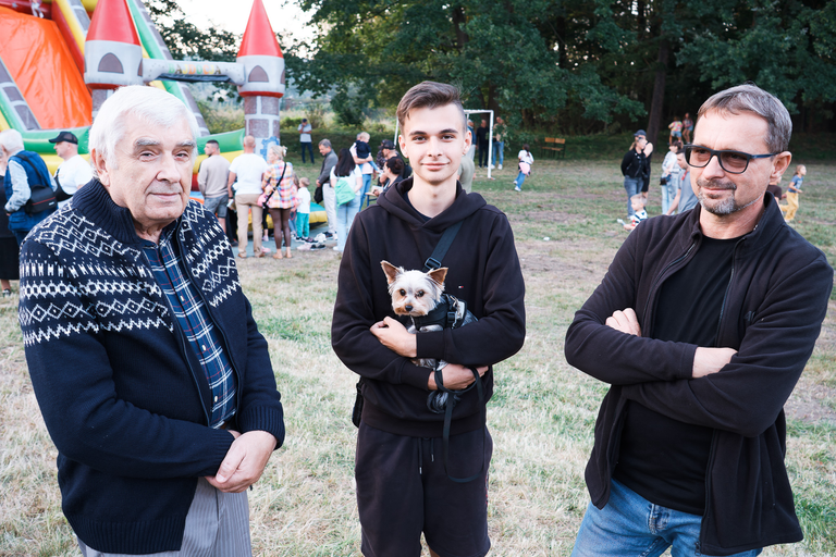 Parafialny Festyn Rodzinny w Suchedniowie – radość, wspólnota i zabawa mieszkańców w doskonałej atmosferze.
