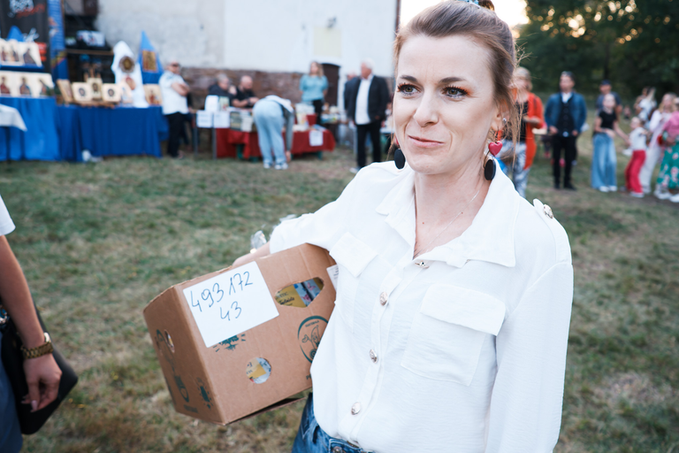 Parafialny Festyn Rodzinny w Suchedniowie – radość, wspólnota i zabawa mieszkańców w doskonałej atmosferze.