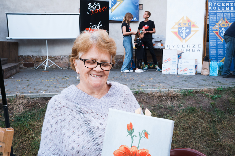 Parafialny Festyn Rodzinny w Suchedniowie – radość, wspólnota i zabawa mieszkańców w doskonałej atmosferze.