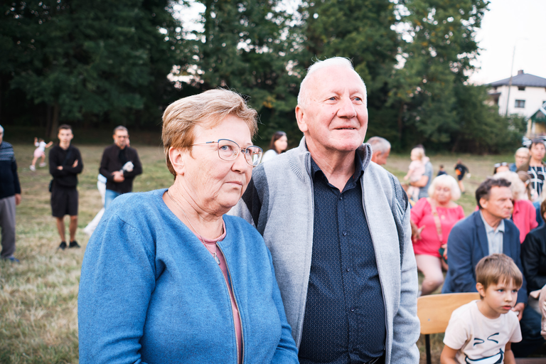 Parafialny Festyn Rodzinny w Suchedniowie – radość, wspólnota i zabawa mieszkańców w doskonałej atmosferze.