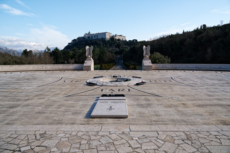 Monte Cassino – klasztor, cmentarz i krajobrazy upamiętniające bohaterstwo polskich żołnierzy.