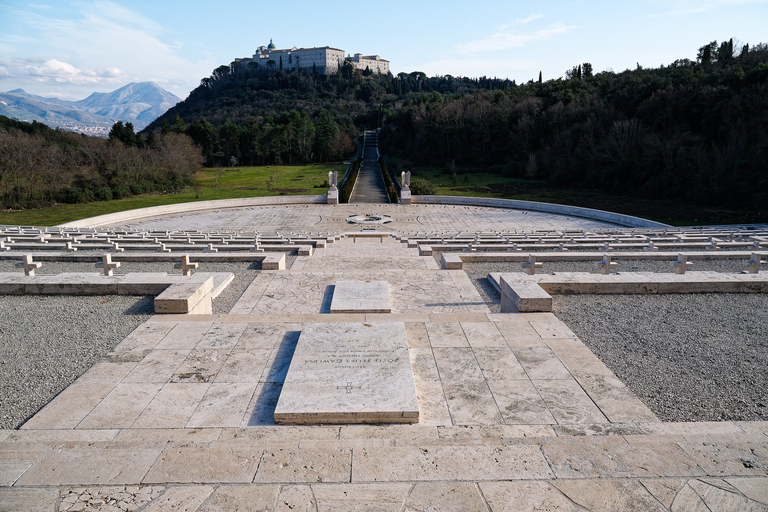 Monte Cassino – klasztor, cmentarz i krajobrazy upamiętniające bohaterstwo polskich żołnierzy.