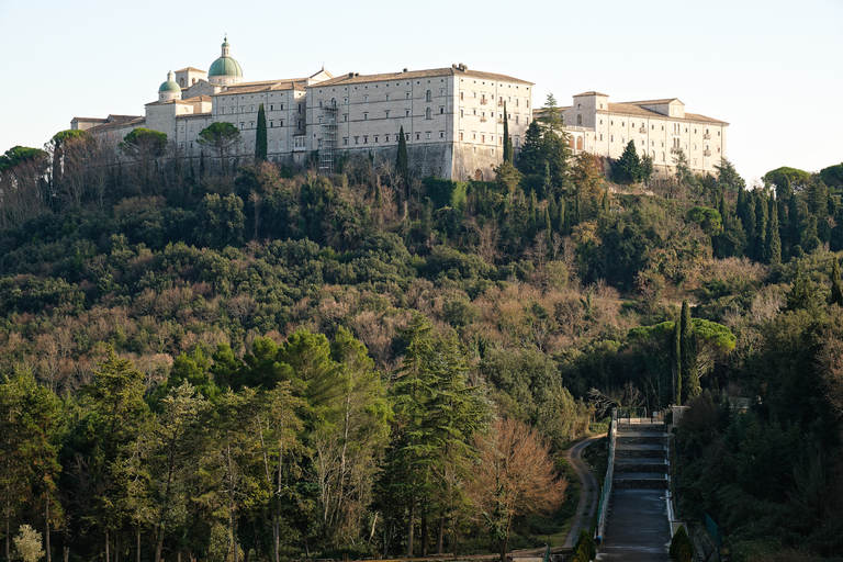 Monte Cassino – klasztor, cmentarz i krajobrazy upamiętniające bohaterstwo polskich żołnierzy.