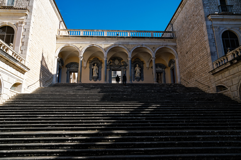 Monte Cassino – klasztor, cmentarz i krajobrazy upamiętniające bohaterstwo polskich żołnierzy.